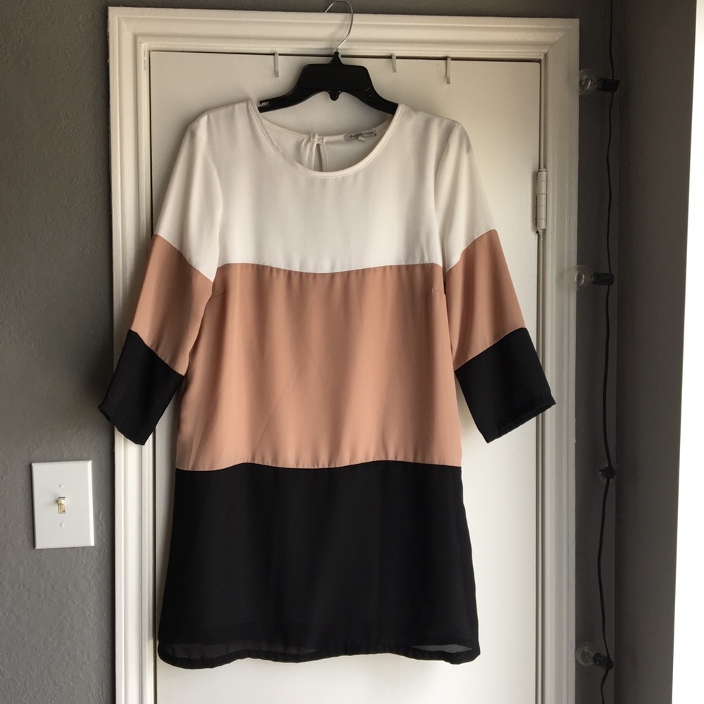 Mod Shaped Color block 3/4 sleeved dress
